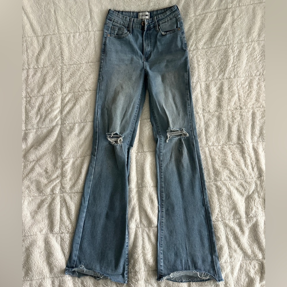 FashionNova light wash flare jeans - size 7x32
